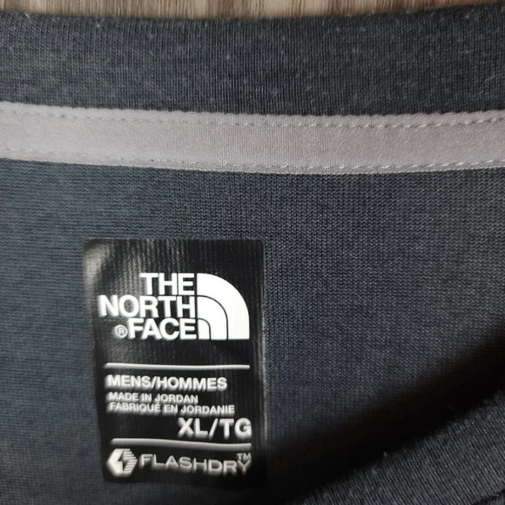 The‎ North Face Flash Dry Graphic Logo Men's Grey Tshirt